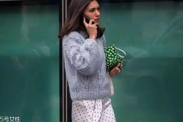 毛衣為什么會(huì)起球 大多因?yàn)槟Σ? alt=