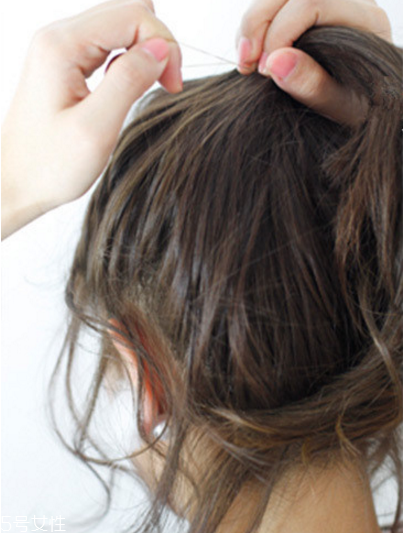 韓國蓬松丸子頭扎法 自己扎丸子頭教程 韓國蓬松丸子頭扎法 自己扎丸子頭教程