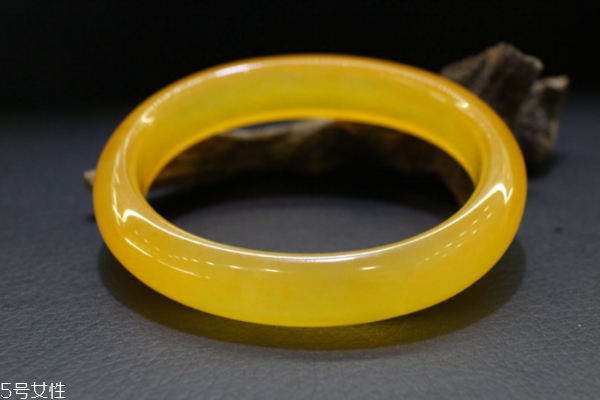 貴妃鐲適合什么人群帶 這些女性別錯過 貴妃鐲適合什么人群帶 這些女性別錯過