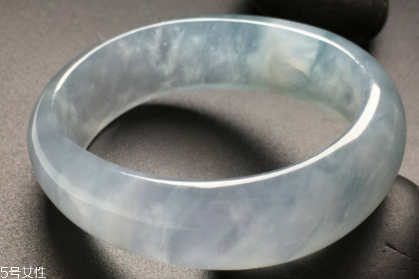 貴妃鐲適合什么人群帶 這些女性別錯過 貴妃鐲適合什么人群帶 這些女性別錯過