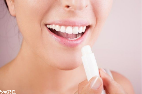 唇紋多怎么辦 打造水嫩嘟嘟唇 唇紋多怎么辦 打造水嫩嘟嘟唇