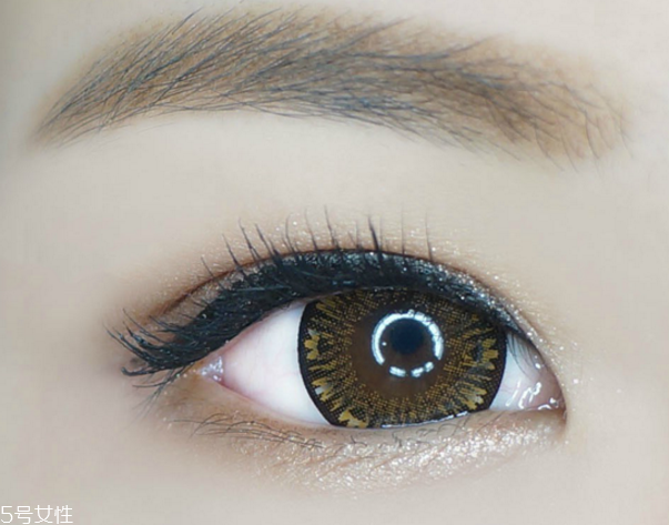 雙眼皮貼老是翻出來(lái)怎么辦 貼出自然持久雙眼皮