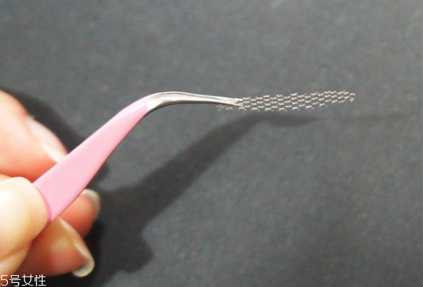 雙眼皮貼老是翻出來(lái)怎么辦 貼出自然持久雙眼皮