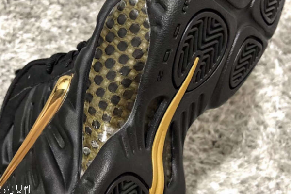 耐克黑金泡什么時候發(fā)售 奢華閃耀的象征