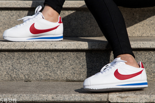 耐克阿甘鞋偏小嗎 親自試穿很重要 耐克阿甘鞋偏小嗎 親自試穿很重要