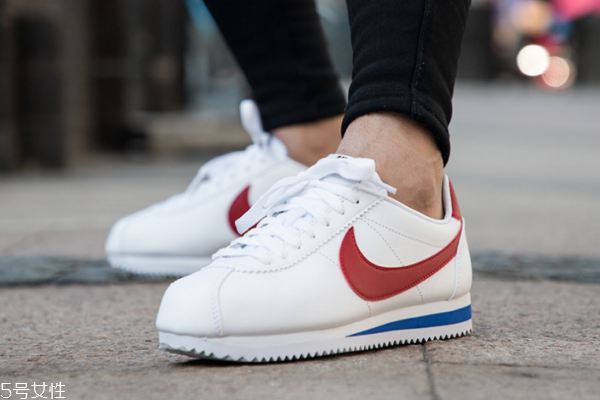 耐克阿甘鞋偏小嗎 親自試穿很重要 耐克阿甘鞋偏小嗎 親自試穿很重要