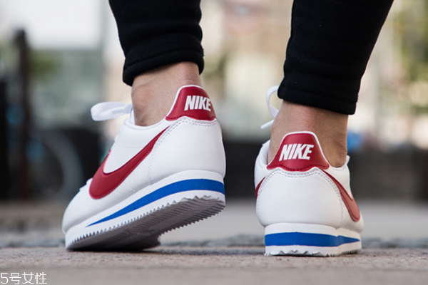耐克阿甘鞋偏小嗎 親自試穿很重要 耐克阿甘鞋偏小嗎 親自試穿很重要