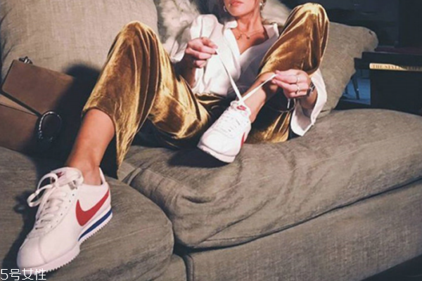 耐克阿甘鞋鞋底多高 最經(jīng)典的小白鞋 耐克阿甘鞋鞋底多高 最經(jīng)典的小白鞋