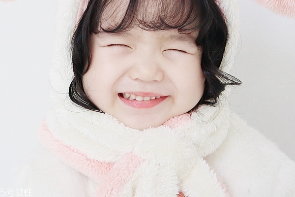 寶寶睡覺老愛踢被子怎么辦 寶寶睡覺老愛踢被子怎么辦