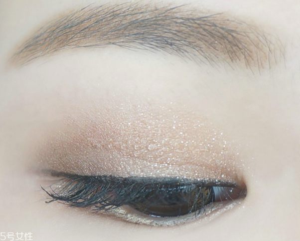 雙眼皮貼老是翻出來(lái)怎么辦 貼出自然持久雙眼皮