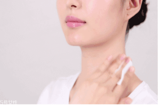 化妝水要用化妝棉嗎 最熱門(mén)美容護(hù)膚小竅門(mén)