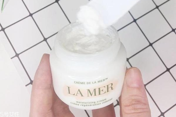 海藍(lán)之謎面霜不好涂怎么辦 試試和精華油混搭 海藍(lán)之謎面霜不好涂怎么辦 試試和精華油混搭