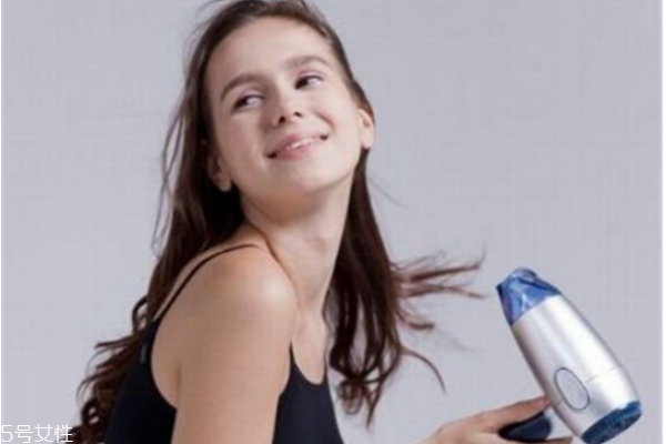 吹風(fēng)機冷風(fēng)有什么用 吹風(fēng)機冷風(fēng)的作用 吹風(fēng)機冷風(fēng)有什么用 吹風(fēng)機冷風(fēng)的作用