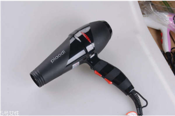 吹風(fēng)機冷風(fēng)有什么用 吹風(fēng)機冷風(fēng)的作用 吹風(fēng)機冷風(fēng)有什么用 吹風(fēng)機冷風(fēng)的作用