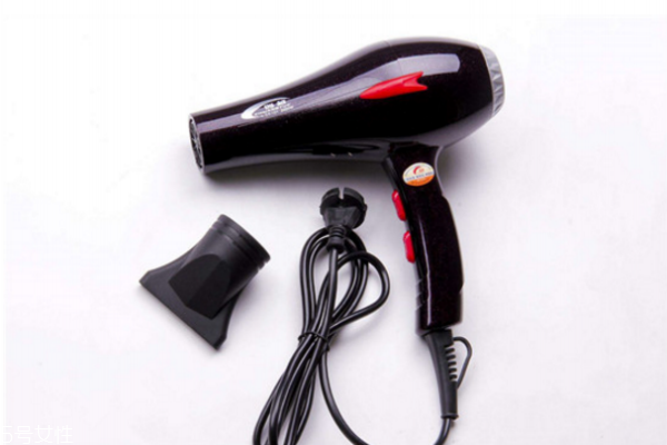 吹風(fēng)機冷風(fēng)有什么用 吹風(fēng)機冷風(fēng)的作用 吹風(fēng)機冷風(fēng)有什么用 吹風(fēng)機冷風(fēng)的作用