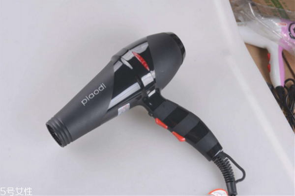 吹風(fēng)機(jī)怎樣用比較安全 吹風(fēng)機(jī)正確的使用方法 吹風(fēng)機(jī)怎樣用比較安全 吹風(fēng)機(jī)正確的使用方法