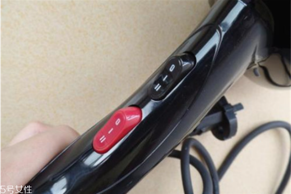 吹風(fēng)機(jī)怎樣用比較安全 吹風(fēng)機(jī)正確的使用方法 吹風(fēng)機(jī)怎樣用比較安全 吹風(fēng)機(jī)正確的使用方法