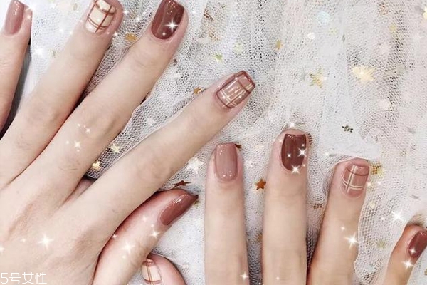 秋冬格紋美甲圖片2018 這幾款給你溫暖感受 秋冬格紋美甲圖片2018 這幾款給你溫暖感受