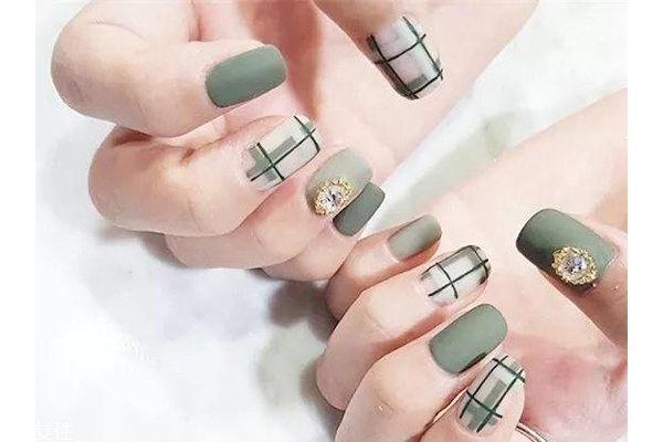 秋冬格紋美甲圖片2018 這幾款給你溫暖感受 秋冬格紋美甲圖片2018 這幾款給你溫暖感受