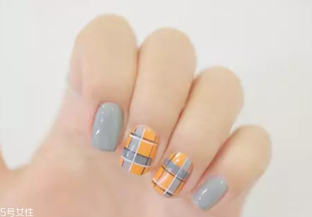 秋冬格紋美甲圖片2018 這幾款給你溫暖感受 秋冬格紋美甲圖片2018 這幾款給你溫暖感受