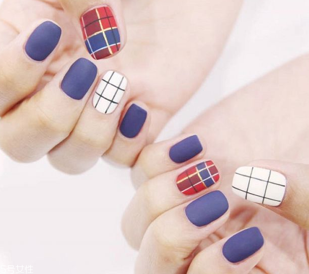秋冬格紋美甲圖片2018 這幾款給你溫暖感受 秋冬格紋美甲圖片2018 這幾款給你溫暖感受