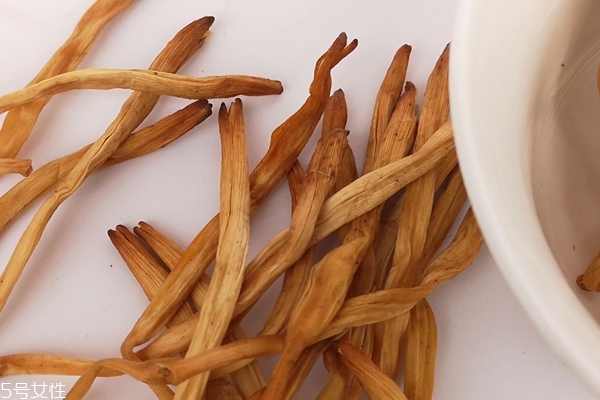 黃花菜為什么不能鮮食 秋水仙堿的原因 黃花菜為什么不能鮮食 秋水仙堿的原因