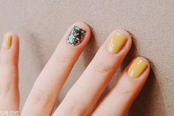 簡(jiǎn)約跳色美甲圖片 這幾款耐看又日常 簡(jiǎn)約跳色美甲圖片 這幾款耐看又日常