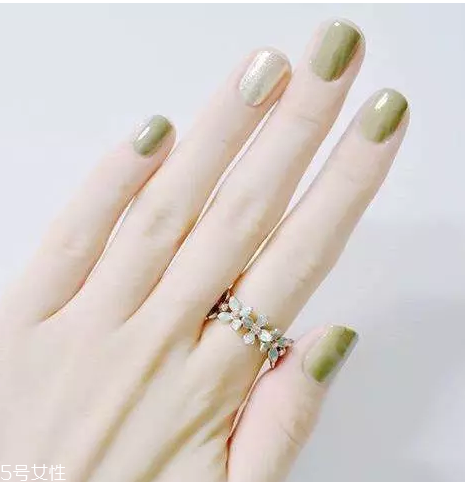 簡(jiǎn)約跳色美甲圖片 這幾款耐看又日常 簡(jiǎn)約跳色美甲圖片 這幾款耐看又日常