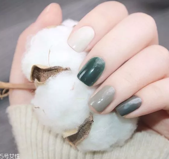 簡(jiǎn)約跳色美甲圖片 這幾款耐看又日常 簡(jiǎn)約跳色美甲圖片 這幾款耐看又日常