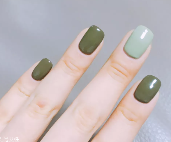 簡(jiǎn)約跳色美甲圖片 這幾款耐看又日常 簡(jiǎn)約跳色美甲圖片 這幾款耐看又日常