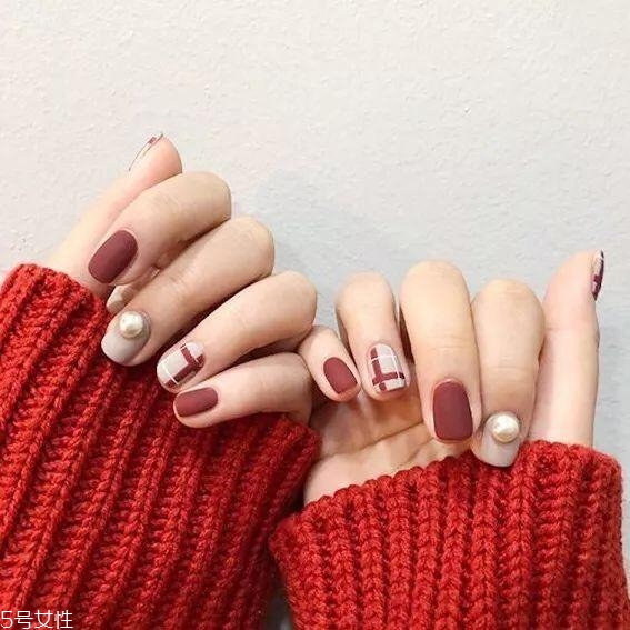 秋冬格紋美甲圖片2018 這幾款給你溫暖感受 秋冬格紋美甲圖片2018 這幾款給你溫暖感受