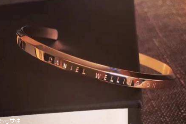 dw手鐲可以調(diào)節(jié)大小嗎 尺碼要選對(duì)