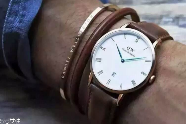 dw手鐲可以調(diào)節(jié)大小嗎 尺碼要選對(duì)