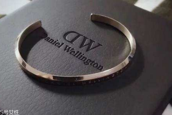 dw手鐲可以調(diào)節(jié)大小嗎 尺碼要選對(duì)