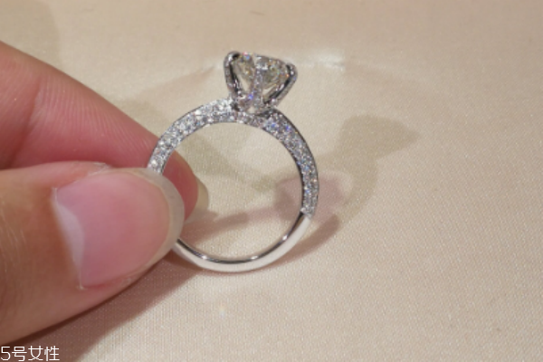 卡地亞一克拉鉆戒價(jià)格 美好愛(ài)情的見(jiàn)證