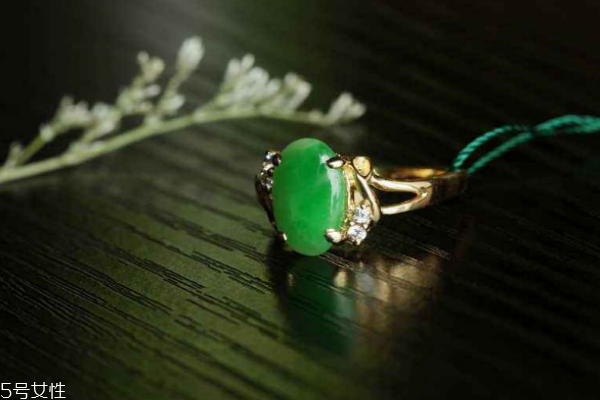 翡翠戒指一般多少錢 翡翠品質(zhì)影響很大 翡翠戒指一般多少錢 翡翠品質(zhì)影響很大