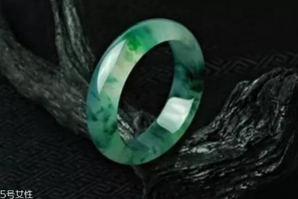 馬牙種翡翠是什么意思 翡翠的一種 馬牙種翡翠是什么意思 翡翠的一種