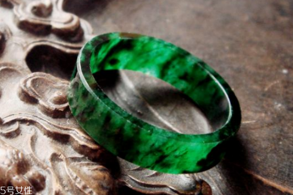 花青翡翠手鐲價格 市場行情是這樣 花青翡翠手鐲價格 市場行情是這樣