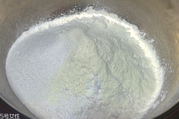 面粉有蟲子還能吃嗎 看具體情況 面粉有蟲子還能吃嗎 看具體情況