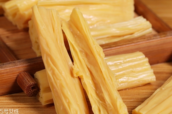 腐竹是油炸的嗎 沒有經(jīng)過油炸 腐竹是油炸的嗎 沒有經(jīng)過油炸