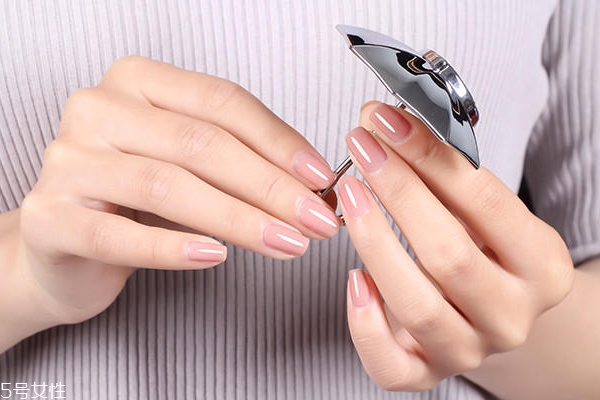 冬天什么美甲顏色最好 3大高級(jí)色絕對(duì)不爛大街 冬天什么美甲顏色最好 3大高級(jí)色絕對(duì)不爛大街