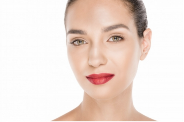 防水化妝品應該買什么牌子 游泳不脫妝的化妝品