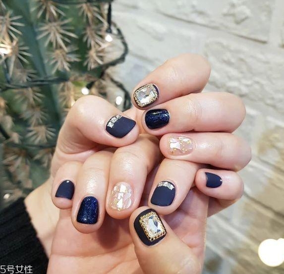 黑色美甲圖片花樣簡(jiǎn)單 這幾款很日常不招黑 黑色美甲圖片花樣簡(jiǎn)單 這幾款很日常不招黑