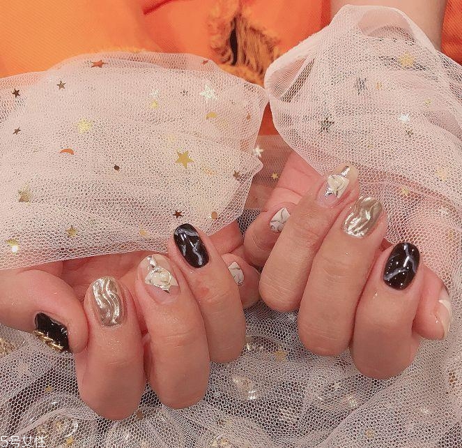 黑色美甲圖片花樣簡(jiǎn)單 這幾款很日常不招黑 黑色美甲圖片花樣簡(jiǎn)單 這幾款很日常不招黑