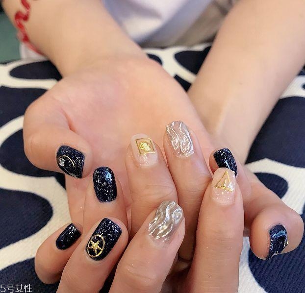 黑色美甲圖片花樣簡(jiǎn)單 這幾款很日常不招黑 黑色美甲圖片花樣簡(jiǎn)單 這幾款很日常不招黑