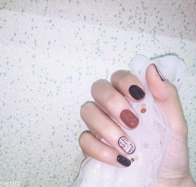 黑色美甲圖片花樣簡(jiǎn)單 這幾款很日常不招黑 黑色美甲圖片花樣簡(jiǎn)單 這幾款很日常不招黑