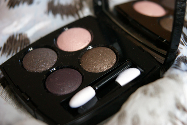 眼影顏色搭配技巧 一學(xué)就會(huì)的日常眼妝 眼影顏色搭配技巧 一學(xué)就會(huì)的日常眼妝