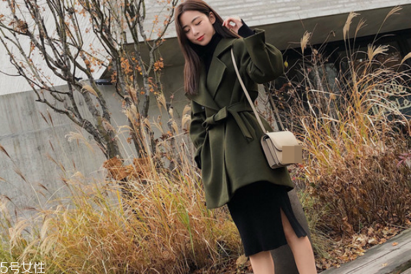 毛呢大衣可以蒸汽燙嗎 熨燙要仔細