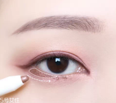 哪款粉底液適合裸妝 自然裸妝粉底推薦 哪款粉底液適合裸妝 自然裸妝粉底推薦