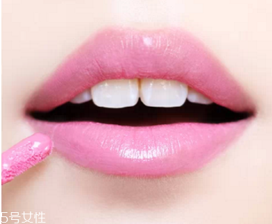 哪款粉底液適合裸妝 自然裸妝粉底推薦 哪款粉底液適合裸妝 自然裸妝粉底推薦